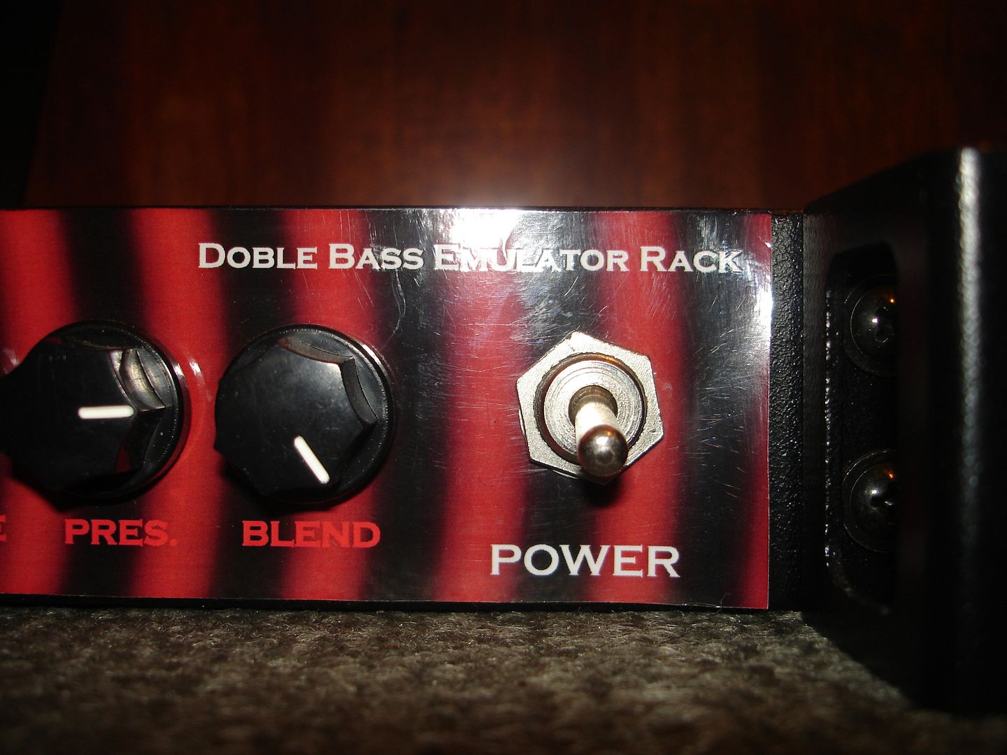 REVIEW Doble Bass Emulator Rack, Eva Pedales Bajos, Amplis y Efectos Musiquiatra